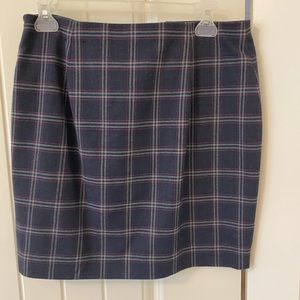 Banana Republic Size 6 Mini Skirt. Gray, dark denim blue, and purple. Polyester